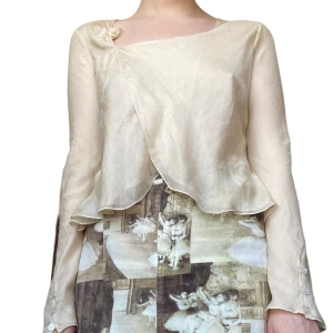 Emporia Armani blus - Så fin blus från Armani. Fri frakt om du köper över 300kr 🪡🍀