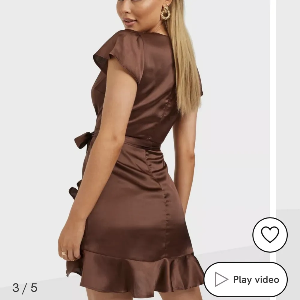 Superfin brun klänning, använt endast en gång. Mycket bra skick. Klänningar.