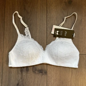 Lindex bh - Superfin bh från lindex som är helt ny och oanvänd 🌷 Säljer då den inte passar mig