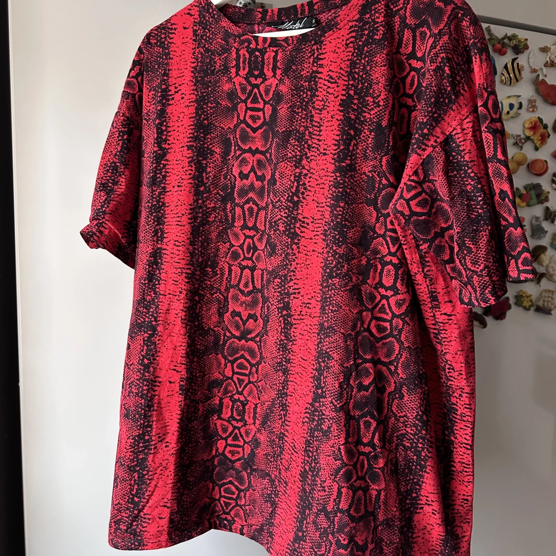 Röd t-shirt från motel  - 90