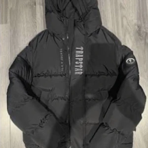 Trapstar 2. 0 - Jackan är i ny skick 