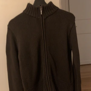 Brun stickad kofta  - Brun stickad kofta