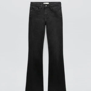 JEANS ZW THE CONTOUR BOOTCUT - Storlek 38 men är som 36. Passar bra i längden på mig som är 172cm lång. Endast använda en gång:)) Slutsålda i nästa alla storlekar 