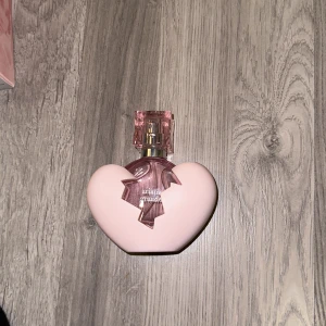 Parfym - Helt ny ariana grande thank you nex parfym 30ml. 