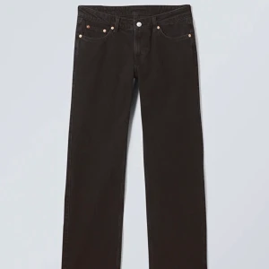 Svarta weekday jeans  - Säljer ett par svarta weekday jeans i storlek 24/32! ❤️ skriv för egna bilder! 