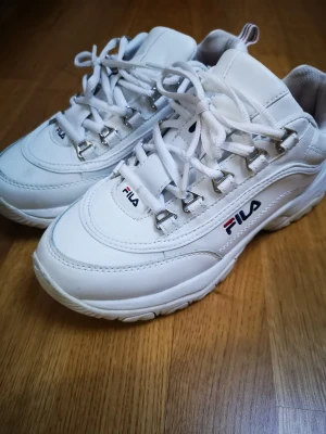 Fila skor - Fila skor i jätte bra skick✨ jag har använt de typ max tre gånger. ✨
