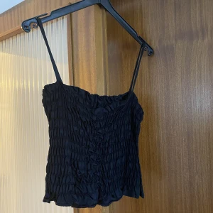 Topp - Little black top med spagettiband
