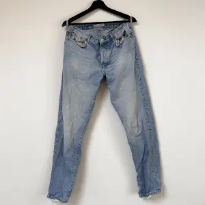 Ett par snygga Zara jeans som är i bra skick. Dem är i storlek EUR 40