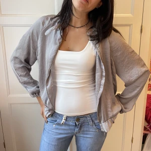 Jättefin kofta/tröja❤️ - Superfint skick! Sitter som en S, najs både till skolan och utekväll 