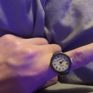 Klockring - Hej, säljer nu denna snygga klockring. Hör av dig vid intresse!😊
