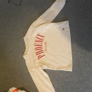 En sweatshirt från Kappahl som inte kommer till användning längre