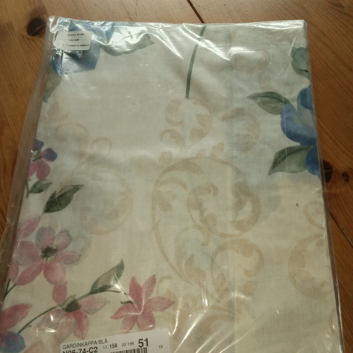 Gardinkappa Lewis Flower Blå 40x250 .