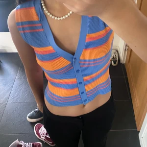 Zara topp - Så snygg zara topp, nästan aldrig använd. Strl s. Frakt tillkommer 💛💛