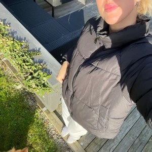 Monki PuffJacka - Säljer denna snygga PuffJacka från Monki. Perfekt nu är hösten närmar sig! Hör av dig om du har frågor om priset så kan vi diskutera.