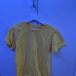 Gul t-shirt - Gul t-shirt, storlek M