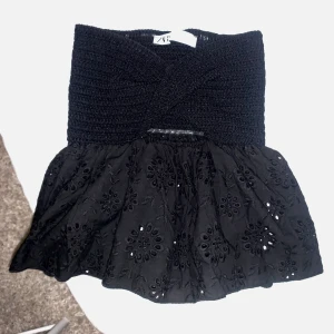 Bandeautopp - Populär slutsåld topp från Zara. Köpt i somras men aldrig använd. Storlek xs  180kr+frakt