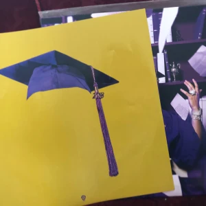 Lil Pump Vinyl Skiva - Säljer min Lil Pump Vinyl Skiva eftersom jag inte lyssnar på Pump längre. köpte 2019 men har bara spelts en Gång. Den har varit i en en plast ficka hela tiden som skyd så den är i bra Skick. Men får såklart vinylen i plat fickan närmare na köper den.