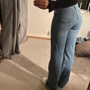 Raka jeans - Säljer mina raka jeans från strandivarius 