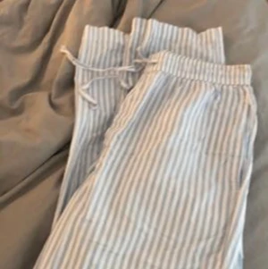 Pyjamas  - Hej säljer dessa pyjamasbyxor från Cubus fina och i bra skick går att spänna åt i midjan 