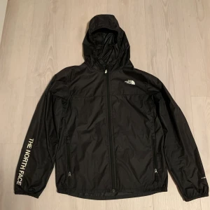 North Face Windbreaker - North Face windbreaker i nyskick, nypris ungefär 400-500kr