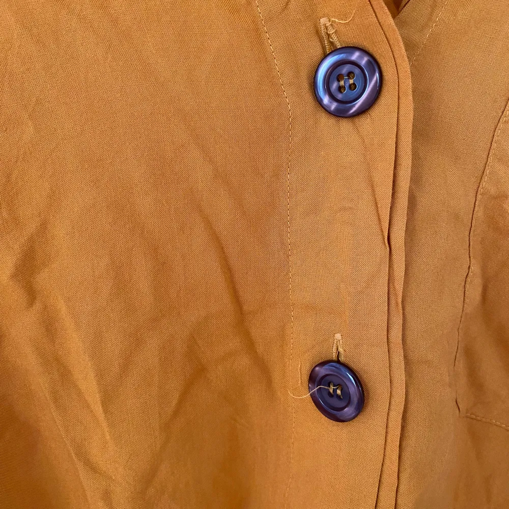 Höstig orange skjorta, vintagr. Skjortor.