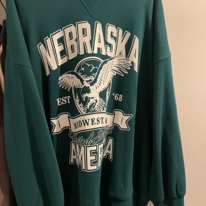 Hm - Jag säljer tröjan för 100kr. Helt ny inte använt, storlek är M men känns som L