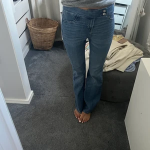 Jeans - Snygga jeans från hm Storlek 38, väldigt stretchiga dock 