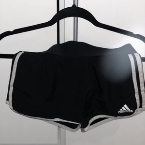Adidas shorts - Snygga Adidas shorts i xs
