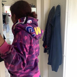 Bape hoodie - Intresse koll på min bape hoodie då den ej kommer till användning  Äkta  säljer för ca 1200kr men pris jan diskuteras