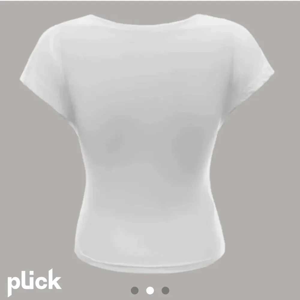 Säljer denna vita topp med öppen rygg då jag inte får någon användning av den. Aldrig använd oxh köpt för 2 månader sen.. T-shirts.