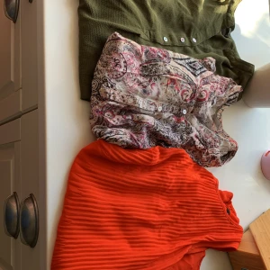 Tre toppar 40kr  - Tre tröjor ❤️