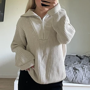 Stickad tröja  - Superfin stickad tröja från ginatricot, fint skick, köparen står för frakten på 79kr , buda endast om du tänker köpa!! KOLLA MIN PROFIL FÖR MASSA ANDRA ANNONSER 