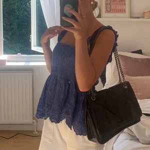 Söt topp  - Söt topp från mango❤️❤️ nästan aldrig använd💞 Var inte rädd för att skicka ett dm