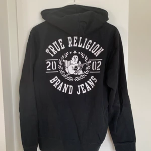 True Religion zip hoodie - Använd ett par gånger. Väldigt bekväm!