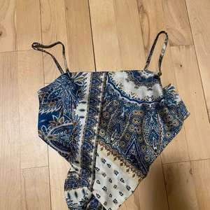 Topp med öppen rygg  - Öppen rygg topp som säljes pga utrensning 