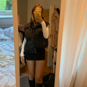 Väst - Väldigt fin väst nu till vinter/hösten som nt kmr mig till användning 