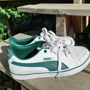 Vitgröna puma - Snygga knappt använda pumaskor i vit och grön. Väldigt lätta!