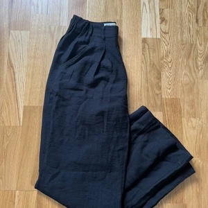 Byxor - Oanvända byxor ifrån madlady nypris 599kr storlek 34