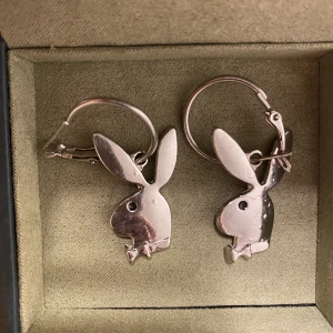 Örhängen - Super coola örhängen som tyvärr inte kommer till användning💞