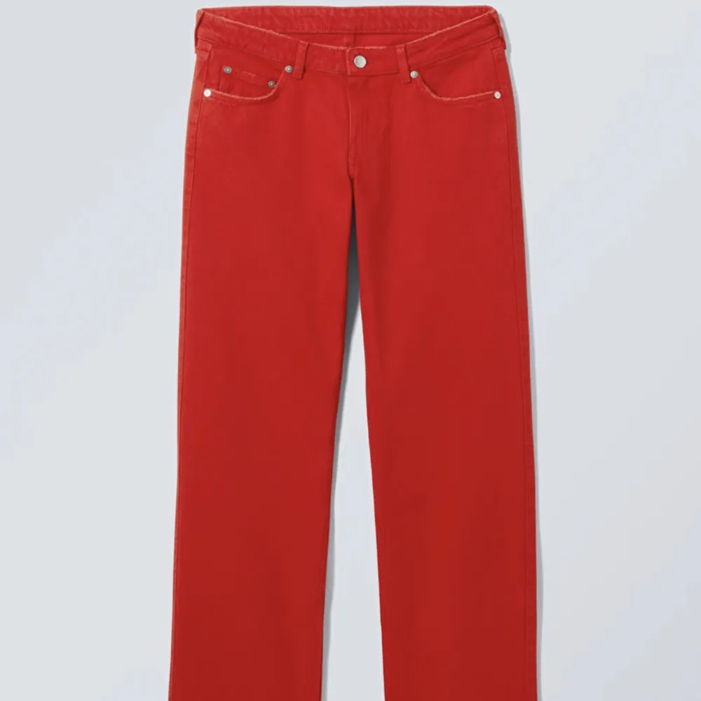 Säljer dessa röda arrow weekday jeans. Nypris ca 500kr. Använda 1 gång.. Jeans & Byxor.