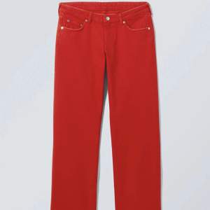 Säljer dessa röda arrow weekday jeans. Nypris ca 500kr. Använda 1 gång.