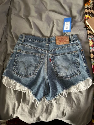 Levis shorts - ett par levis shorts som jag precis köpte från sellpy men som tyvärr inte passar mig… as snygga och perfekt blå färg 