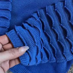 Super fin tröja 🌸 storlek s andväd 1 gång och tvättat 1 gång! 🌸 underbar blå färg.