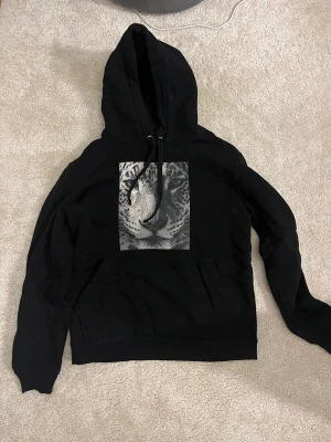 The Cool Elephant hoodie - Hoodie från The Cool Elephant Köptes för 599kr Säljs för 150 + frakt Inga märken på den