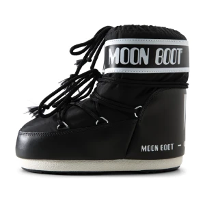 Svarta låga moonboots - Jag säljer då mina näst intill nya moonboots, knappt använda!❤️‍🔥Köpt på deras hemsida och är i storlek 38-40!Kom privat för fler bilder, pris kan diskruteras❣️