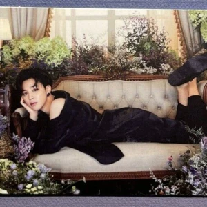 Jimin be photocard - I'm selling cuz I have duplicates, it comes well protected with 2 sleeves, a hard one and a soft one.  Possible exchange for other cards, I'm an ot7, chat for suggestions and info. Price is very possible to negotiate. 