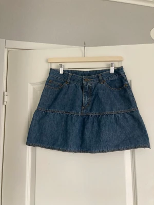 jeanskjol - avklippt jeanskjol, söt men för liten för mig