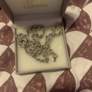 Silver kedja - Et halvår använt vill få sålt snabbt 