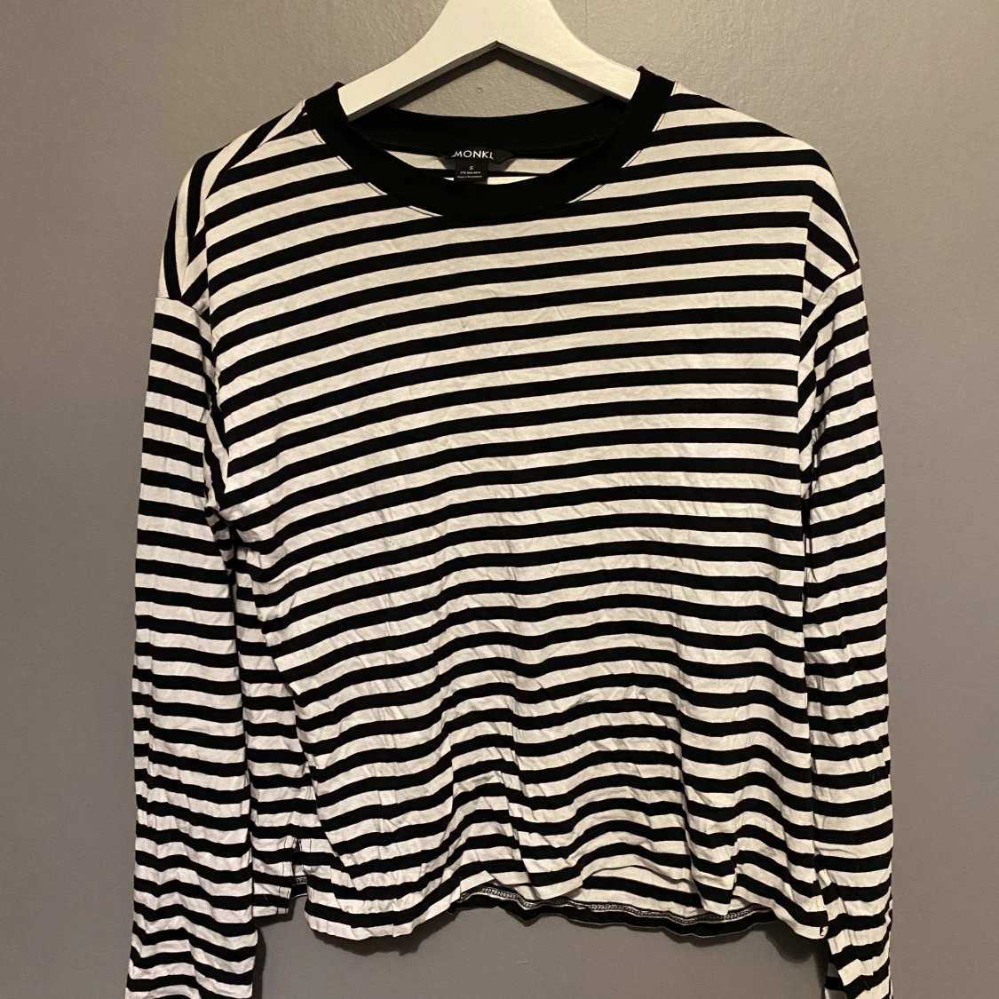 Långarmad svart vit