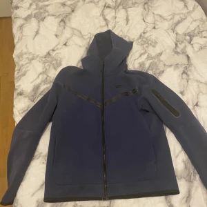 Nike Tech Fleece  - Blå Nike Tech Fleece: I jätte hög kvalite skick… inte andvänd mycket!